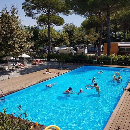 Camping Taimi Hotell Marina di Massa Exteriör bild