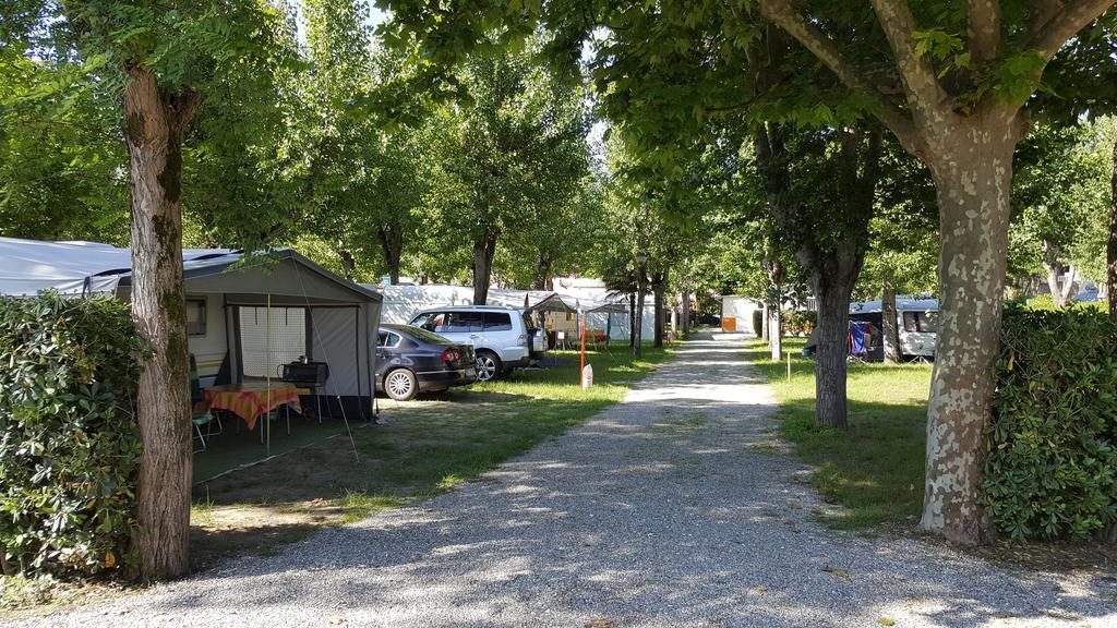 Camping Taimi Hotell Marina di Massa Exteriör bild